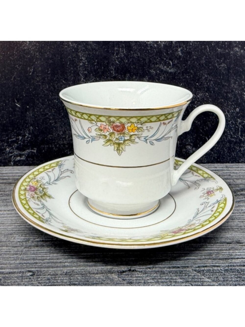 Vintage Truly Tasteful Fine‎ China Teacup Saucer Floral Gold Trim Cottagecore